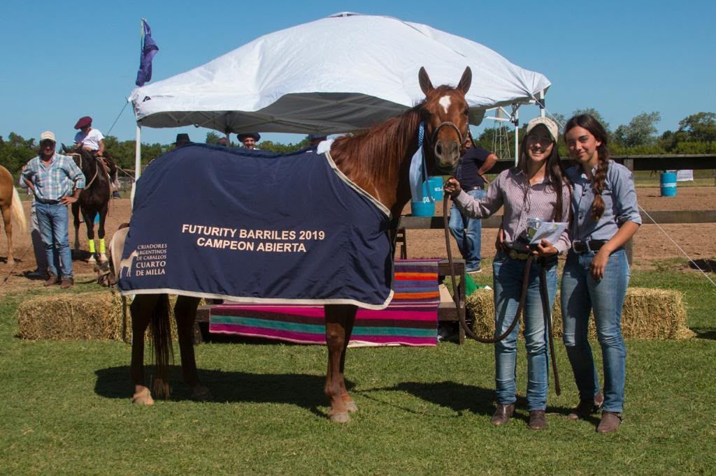 Hz Lady Wimpy Made con la manta de campeona futurity barriles 2019