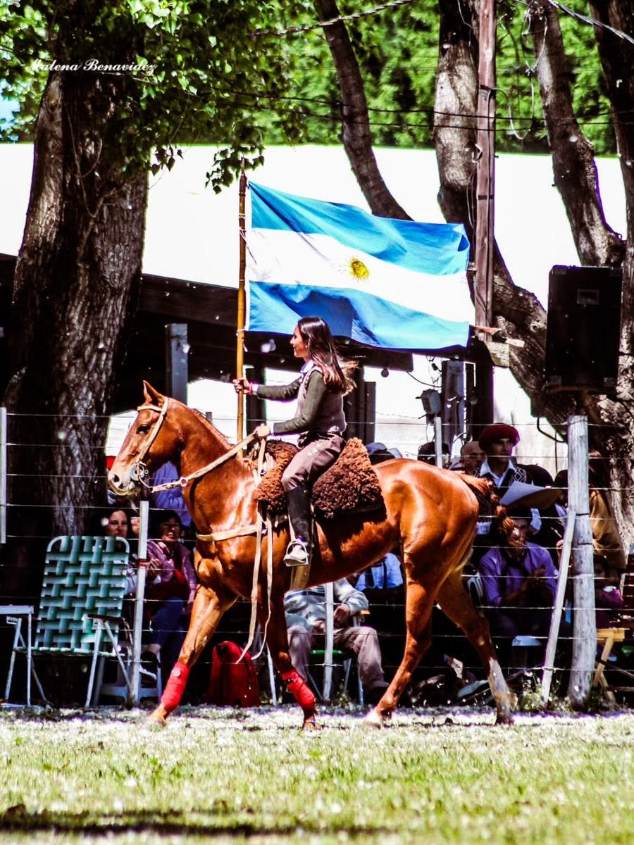 OL River Dun con su amazona y la bandera argentina